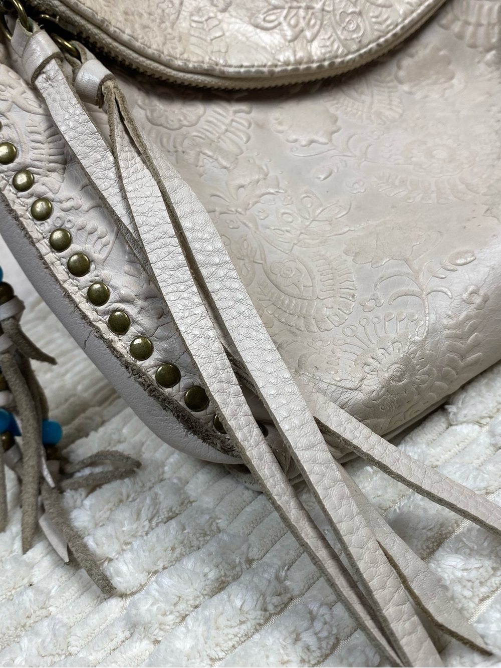 The Sak Silverlake Crossbody Bag Ivory Beige Tooled Embossed Floral Leather - Picture 13 of 16
